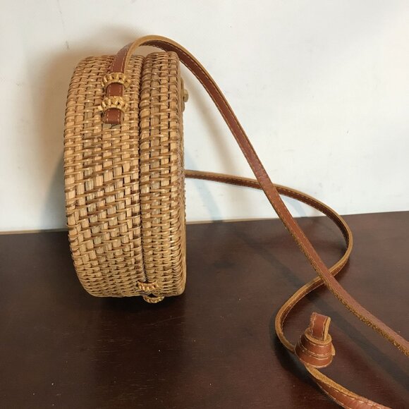 Round Wicker Crossbody Handbag With Leather Strap & Tropical Print Lining - Picture 6 of 11